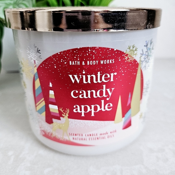 🆕️Bath & Body Works 3 Wick Winter Candy Apple Candle with Gold Lid - Picture 2 of 5